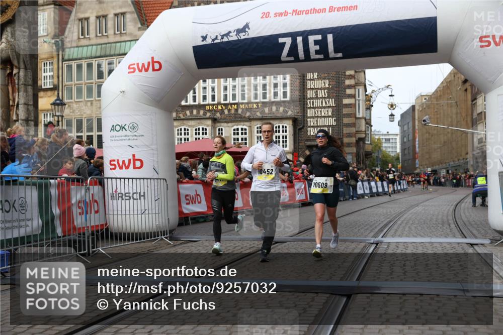 05.10.2025 - 20. swb-Marathon Bremen Yannick Fuchs http://msf.ph/oto/9257032 05.10.2025 10:47:06 Ziel 9413, 10452, 10509, 10661, 10750, 10789, 11189 meine-sportfotos.de