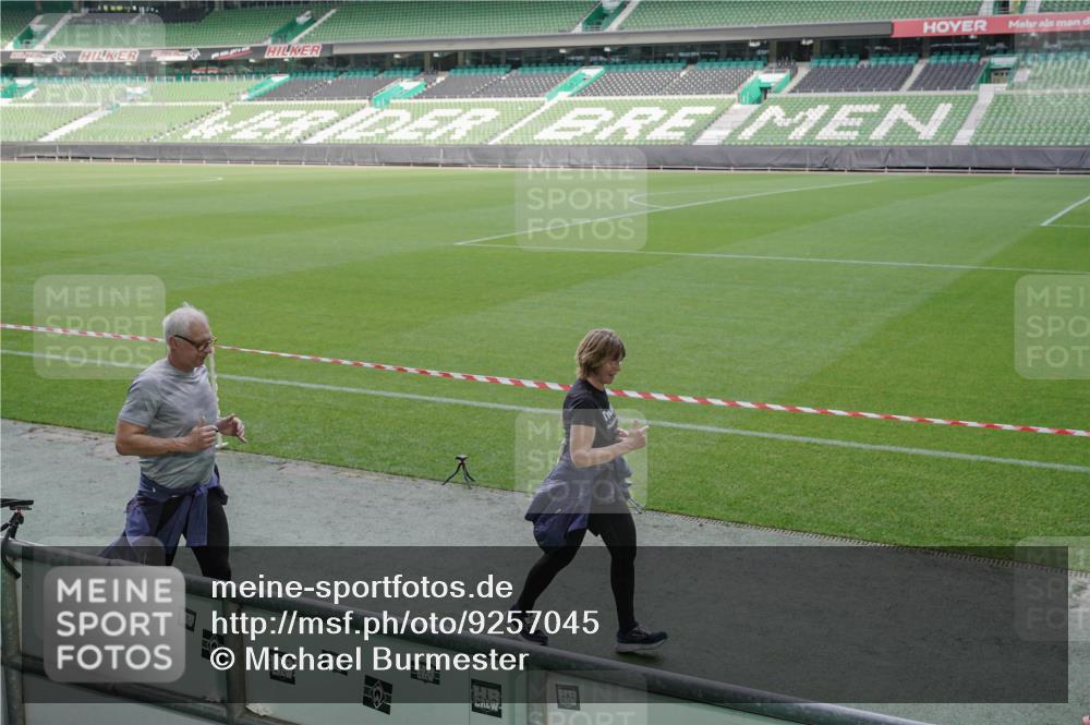 05.10.2025 - 20. swb-Marathon Bremen Michael Burmester http://msf.ph/oto/9257045 05.10.2025 10:44:45 Laufen im Stadion 7007, 7109, 7110, 8476, 8844, 9012, 9264, 9303, 9342, 9441, 9453, 9479, 9567, 9572, 9631, 9667, 9767, 9768, 9899, 9948, 9970, 10114, 10115, 10190, 10273, 10282, 10292, 10339, 10340, 10355, 10364, 10379, 10622, 10647, 10665, 10846, 10957, 10984, 11060, 11072, 11085, 11117, 11118, 11139, 11252, 11264, 11293, 11318, 11367, 11375, 11378, 11381, 11385, 11407, 11448, 11544, 11557, 11560, 11568, 11635, 9011, 9273, 9373, 9374, 9386, 9470, 9819, 10036 meine-sportfotos.de