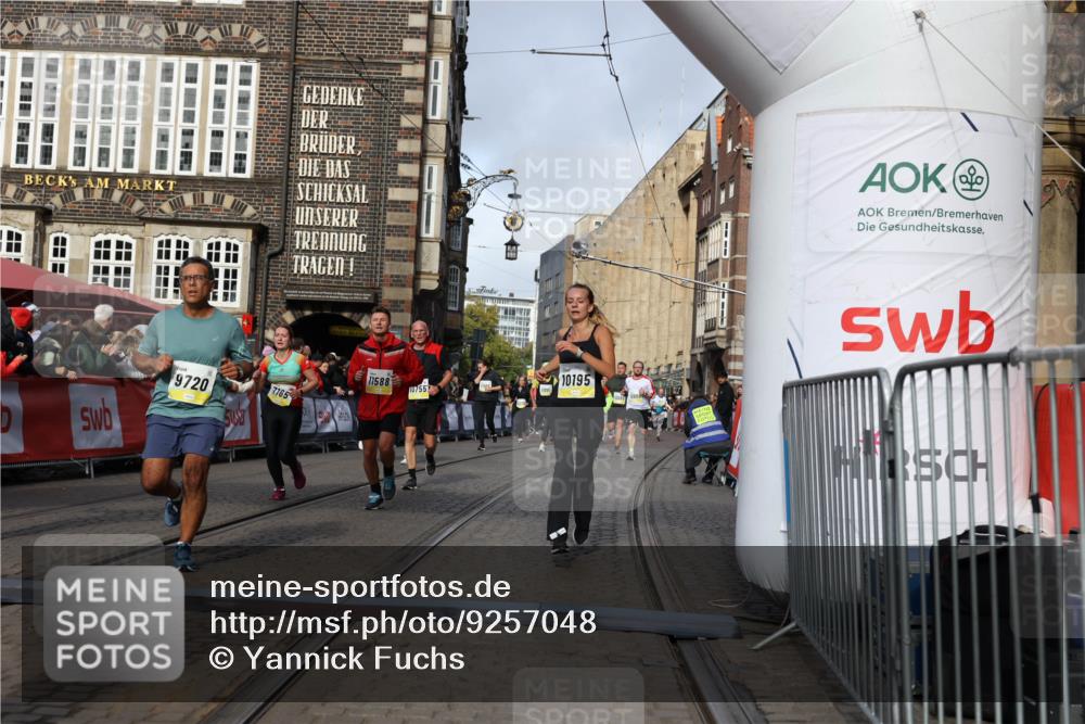 05.10.2025 - 20. swb-Marathon Bremen Yannick Fuchs http://msf.ph/oto/9257048 05.10.2025 10:55:43 Ziel 7165, 9195, 9492, 9720, 9856, 10107, 10111, 10195, 10262, 10475, 10745, 10755, 10757, 11025, 11197, 11588 meine-sportfotos.de