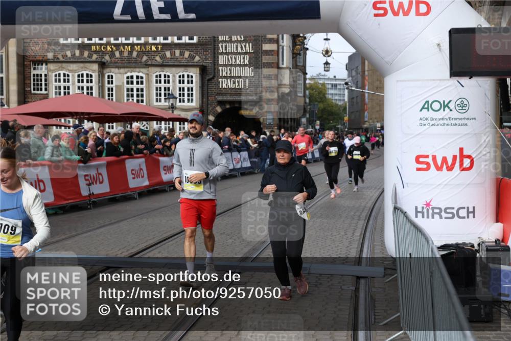 05.10.2025 - 20. swb-Marathon Bremen Yannick Fuchs http://msf.ph/oto/9257050 05.10.2025 11:16:16 Ziel 7109, 9640, 9679, 10220, 10564, 10635, 10831, 10846, 11331 meine-sportfotos.de