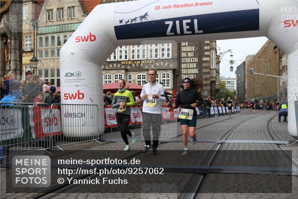 05.10.2025 - 20. swb-Marathon Bremen Yannick Fuchs http://msf.ph/oto/9257062 05.10.2025 10:47:06 Ziel 9413, 10452, 10509, 10661, 10750, 10789, 11189 meine-sportfotos.de