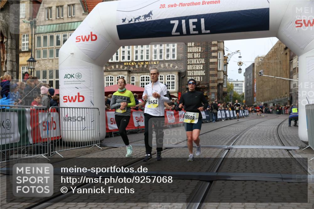 05.10.2025 - 20. swb-Marathon Bremen Yannick Fuchs http://msf.ph/oto/9257068 05.10.2025 10:47:06 Ziel 9413, 10452, 10509, 10661, 10750, 10789, 11189 meine-sportfotos.de