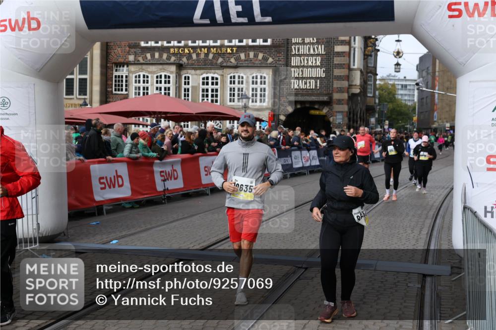 05.10.2025 - 20. swb-Marathon Bremen Yannick Fuchs http://msf.ph/oto/9257069 05.10.2025 11:16:16 Ziel 7109, 9640, 9679, 10220, 10564, 10635, 10831, 10846, 11331 meine-sportfotos.de