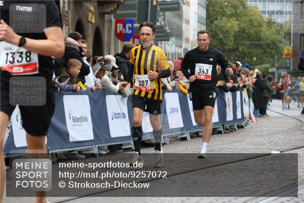 05.10.2025 - 20. swb-Marathon Bremen Strokosch-Dieckow http://msf.ph/oto/9257072 05.10.2025 12:54:42 Ziel 307, 343, 673, 1338, 1837 meine-sportfotos.de
