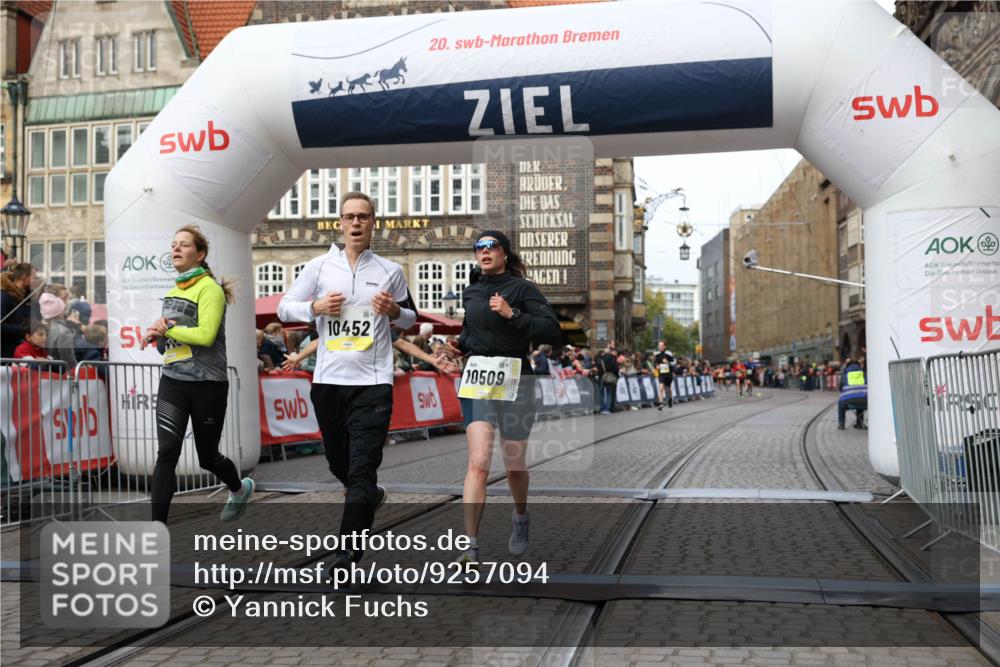 05.10.2025 - 20. swb-Marathon Bremen Yannick Fuchs http://msf.ph/oto/9257094 05.10.2025 10:47:07 Ziel 9413, 10452, 10509, 10750, 10789, 11189 meine-sportfotos.de