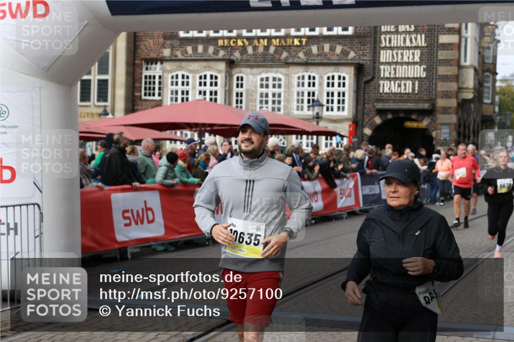 05.10.2025 - 20. swb-Marathon Bremen Yannick Fuchs http://msf.ph/oto/9257100 05.10.2025 11:16:17 Ziel 7109, 9640, 9679, 10220, 10340, 10564, 10635, 11331, 11378 meine-sportfotos.de