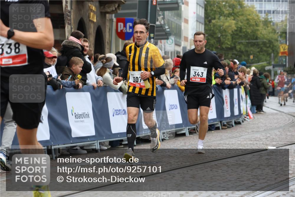 05.10.2025 - 20. swb-Marathon Bremen Strokosch-Dieckow http://msf.ph/oto/9257101 05.10.2025 12:54:42 Ziel 307, 343, 673, 1338, 1837 meine-sportfotos.de