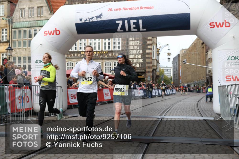 05.10.2025 - 20. swb-Marathon Bremen Yannick Fuchs http://msf.ph/oto/9257106 05.10.2025 10:47:07 Ziel 9413, 10452, 10509, 10750, 10789, 11189 meine-sportfotos.de