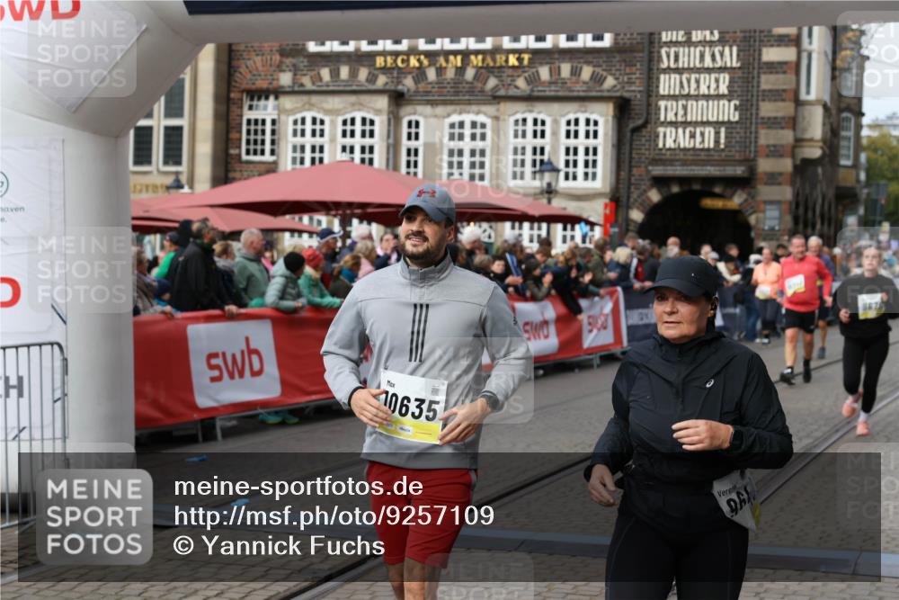 05.10.2025 - 20. swb-Marathon Bremen Yannick Fuchs http://msf.ph/oto/9257109 05.10.2025 11:16:17 Ziel 7109, 9640, 9679, 10220, 10340, 10564, 10635, 11331, 11378 meine-sportfotos.de