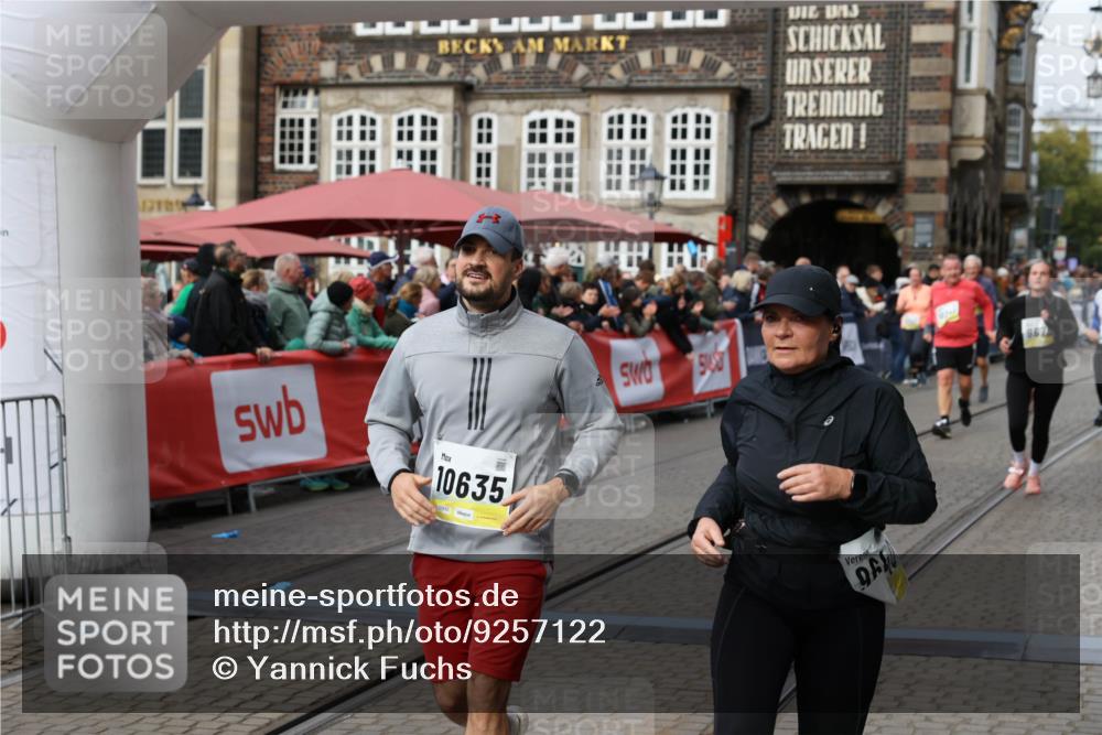 05.10.2025 - 20. swb-Marathon Bremen Yannick Fuchs http://msf.ph/oto/9257122 05.10.2025 11:16:17 Ziel 7109, 9640, 9679, 10220, 10340, 10564, 10635, 11331, 11378 meine-sportfotos.de