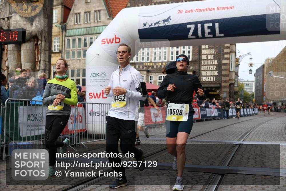 05.10.2025 - 20. swb-Marathon Bremen Yannick Fuchs http://msf.ph/oto/9257129 05.10.2025 10:47:07 Ziel 9413, 10452, 10509, 10750, 10789, 11189 meine-sportfotos.de