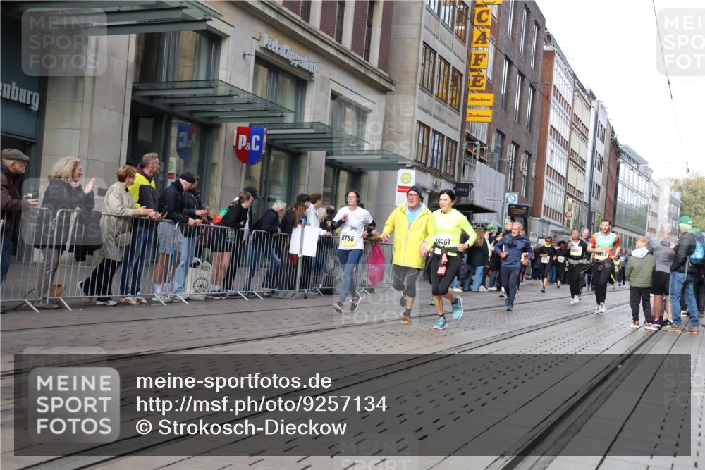 05.10.2025 - 20. swb-Marathon Bremen Strokosch-Dieckow http://msf.ph/oto/9257134 05.10.2025 10:58:12 Ziel 7163, 8585, 9174, 9346, 9359, 9370, 9430, 9433, 9462, 9472, 9529, 9540, 9608, 9622, 9714, 9766, 9820, 9913, 10049, 10055, 10084, 10261, 10285, 10408, 10513, 10527, 10586, 10591, 10679, 10871, 10936, 10988, 11078, 11181, 11184, 11291, 11495, 11591, 11700, 11724, 7163, 8585, 9174, 9346, 9359, 9370, 9430, 9433, 9462, 9472, 9529, 9540, 9608, 9622, 9714, 9766, 9820, 9913, 10049, 10055, 10084, 10261, 10285, 10408, 10513, 10527, 10586, 10591, 10679 meine-sportfotos.de