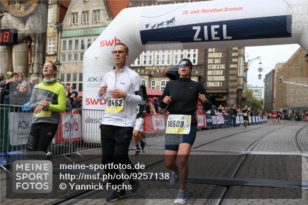 05.10.2025 - 20. swb-Marathon Bremen Yannick Fuchs http://msf.ph/oto/9257138 05.10.2025 10:47:07 Ziel 9413, 10452, 10509, 10750, 10789, 11189 meine-sportfotos.de