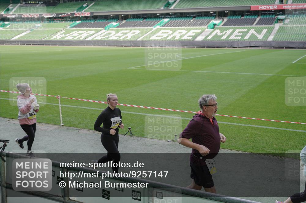 05.10.2025 - 20. swb-Marathon Bremen Michael Burmester http://msf.ph/oto/9257147 05.10.2025 10:44:48 Laufen im Stadion 7007, 7109, 7110, 8476, 8844, 9012, 9242, 9264, 9303, 9342, 9441, 9453, 9479, 9567, 9572, 9631, 9667, 9756, 9767, 9768, 9899, 9948, 9970, 10114, 10115, 10190, 10273, 10282, 10292, 10339, 10340, 10355, 10364, 10379, 10622, 10647, 10665, 10671, 10842, 10846, 10957, 10984, 11060, 11072, 11085, 11117, 11118, 11139, 11252, 11264, 11293, 11318, 11367, 11375, 11378, 11381, 11385, 11407, 11448, 11544, 11557, 11560, 11568, 11635, 9011, 9373, 9374, 9386, 9453, 9470, 10036 meine-sportfotos.de