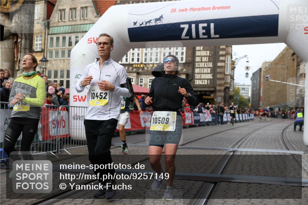 05.10.2025 - 20. swb-Marathon Bremen Yannick Fuchs http://msf.ph/oto/9257149 05.10.2025 10:47:07 Ziel 9413, 10452, 10509, 10750, 10789, 11189 meine-sportfotos.de