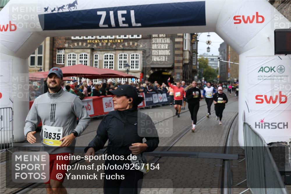 05.10.2025 - 20. swb-Marathon Bremen Yannick Fuchs http://msf.ph/oto/9257154 05.10.2025 11:16:17 Ziel 7109, 9640, 9679, 10220, 10340, 10564, 10635, 11331, 11378 meine-sportfotos.de
