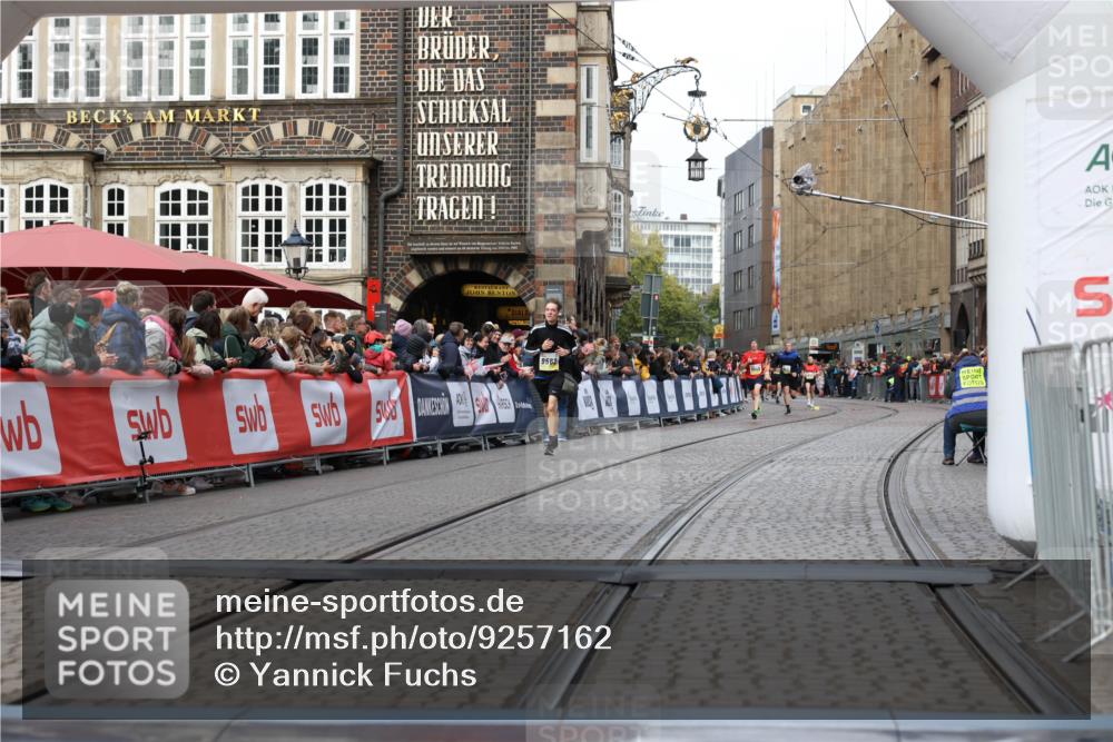 05.10.2025 - 20. swb-Marathon Bremen Yannick Fuchs http://msf.ph/oto/9257162 05.10.2025 10:47:08 Ziel 9413, 9562, 10452, 10509, 10789, 11189 meine-sportfotos.de
