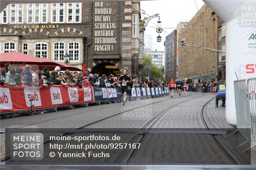 05.10.2025 - 20. swb-Marathon Bremen Yannick Fuchs http://msf.ph/oto/9257167 05.10.2025 10:47:08 Ziel 9413, 9562, 10452, 10509, 10789, 11189 meine-sportfotos.de