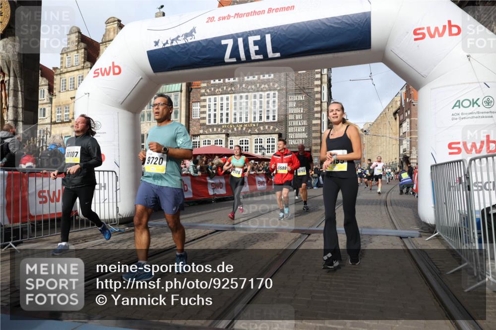 05.10.2025 - 20. swb-Marathon Bremen Yannick Fuchs http://msf.ph/oto/9257170 05.10.2025 10:55:45 Ziel 7165, 9195, 9197, 9492, 9720, 10107, 10195, 10262, 10475, 10745, 10755, 10757, 10909, 11081, 11197, 11588 meine-sportfotos.de
