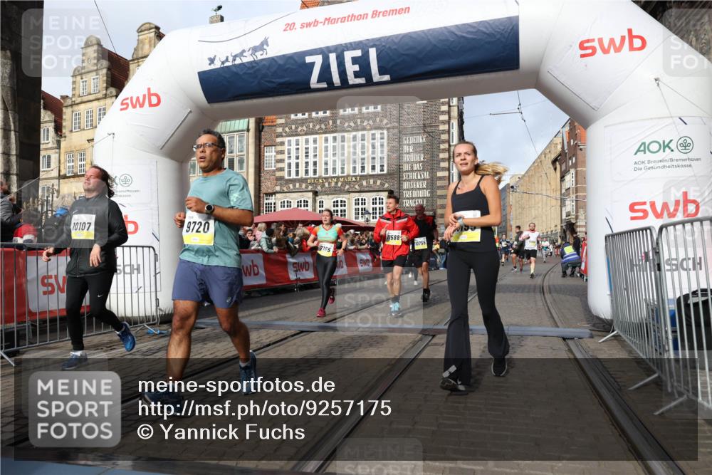 05.10.2025 - 20. swb-Marathon Bremen Yannick Fuchs http://msf.ph/oto/9257175 05.10.2025 10:55:45 Ziel 7165, 9195, 9197, 9492, 9720, 10107, 10195, 10262, 10475, 10745, 10755, 10757, 10909, 11081, 11197, 11588 meine-sportfotos.de