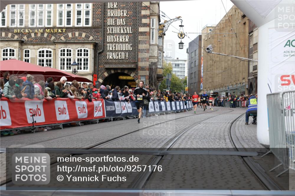 05.10.2025 - 20. swb-Marathon Bremen Yannick Fuchs http://msf.ph/oto/9257176 05.10.2025 10:47:08 Ziel 9413, 9562, 10452, 10509, 10789, 11189 meine-sportfotos.de