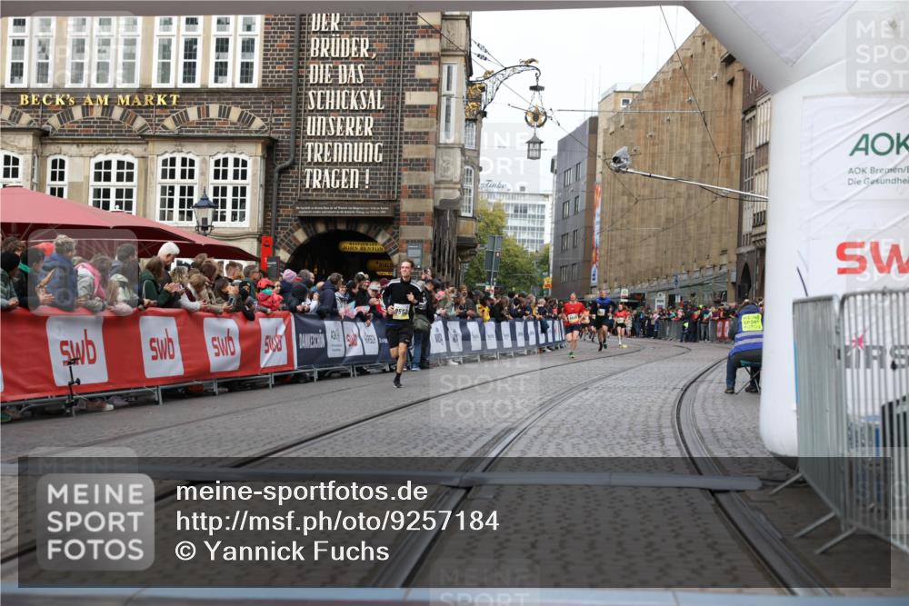 05.10.2025 - 20. swb-Marathon Bremen Yannick Fuchs http://msf.ph/oto/9257184 05.10.2025 10:47:09 Ziel 9413, 9562, 10452, 10509, 10789, 11189 meine-sportfotos.de