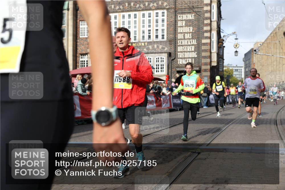 05.10.2025 - 20. swb-Marathon Bremen Yannick Fuchs http://msf.ph/oto/9257185 05.10.2025 10:55:46 Ziel 7165, 9195, 9197, 9492, 9720, 10088, 10107, 10195, 10262, 10475, 10745, 10755, 10757, 10909, 11081, 11586, 11588 meine-sportfotos.de