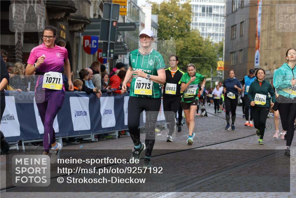 05.10.2025 - 20. swb-Marathon Bremen Strokosch-Dieckow http://msf.ph/oto/9257192 05.10.2025 11:03:41 Ziel 9315, 9940, 10238, 10297, 10478, 10603, 10604, 10711, 10713, 11306, 11589 meine-sportfotos.de