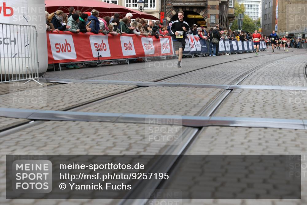 05.10.2025 - 20. swb-Marathon Bremen Yannick Fuchs http://msf.ph/oto/9257195 05.10.2025 10:47:10 Ziel 9413, 9562, 10452, 10509, 10789 meine-sportfotos.de