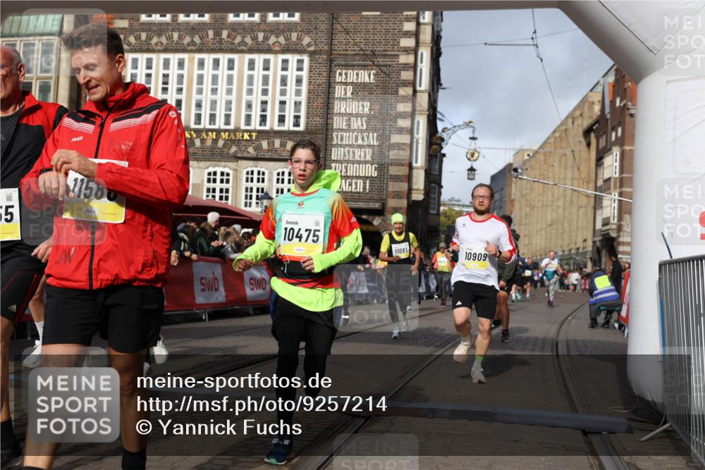 05.10.2025 - 20. swb-Marathon Bremen Yannick Fuchs http://msf.ph/oto/9257214 05.10.2025 10:55:47 Ziel 7165, 9195, 9197, 9492, 9720, 10088, 10107, 10195, 10262, 10475, 10755, 10757, 10909, 11081, 11586, 11588 meine-sportfotos.de