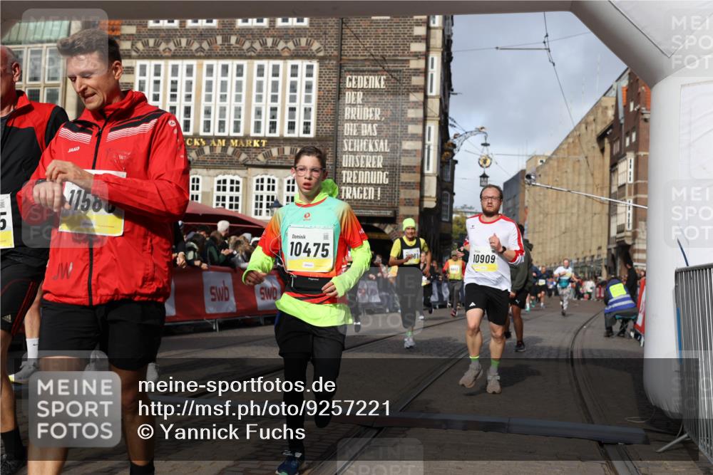 05.10.2025 - 20. swb-Marathon Bremen Yannick Fuchs http://msf.ph/oto/9257221 05.10.2025 10:55:47 Ziel 7165, 9195, 9197, 9492, 9720, 10088, 10107, 10195, 10262, 10475, 10755, 10757, 10909, 11081, 11586, 11588 meine-sportfotos.de