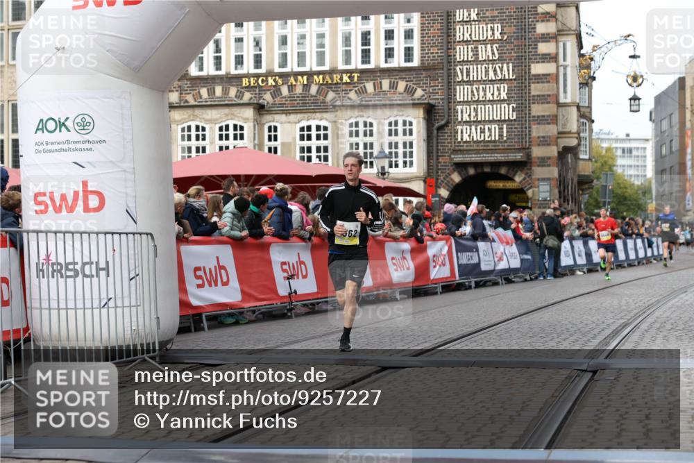 05.10.2025 - 20. swb-Marathon Bremen Yannick Fuchs http://msf.ph/oto/9257227 05.10.2025 10:47:11 Ziel 9413, 9562, 10452, 10509, 10789 meine-sportfotos.de