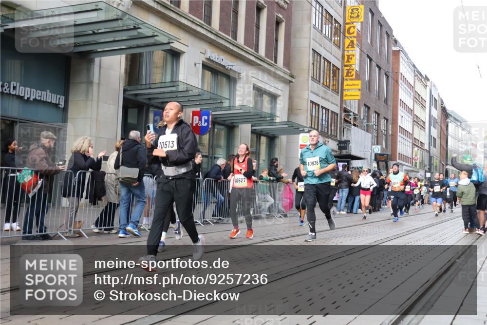 05.10.2025 - 20. swb-Marathon Bremen Strokosch-Dieckow http://msf.ph/oto/9257236 05.10.2025 10:58:17 Ziel 7163, 8585, 9346, 9359, 9370, 9430, 9433, 9472, 9529, 9540, 9622, 9714, 9766, 9820, 9913, 10049, 10055, 10261, 10263, 10285, 10408, 10513, 10527, 10561, 10591, 10679, 10871, 10936, 10988, 11078, 11181, 11290, 11291, 11591, 11651, 11700, 7163, 8585, 9346, 9359, 9370, 9430, 9433, 9472, 9529, 9540, 9622, 9714, 9766, 9820, 9913, 10049, 10055, 10261, 10263, 10285, 10408, 10513, 10527, 10561, 10591, 10679, 11290, 11651 meine-sportfotos.de