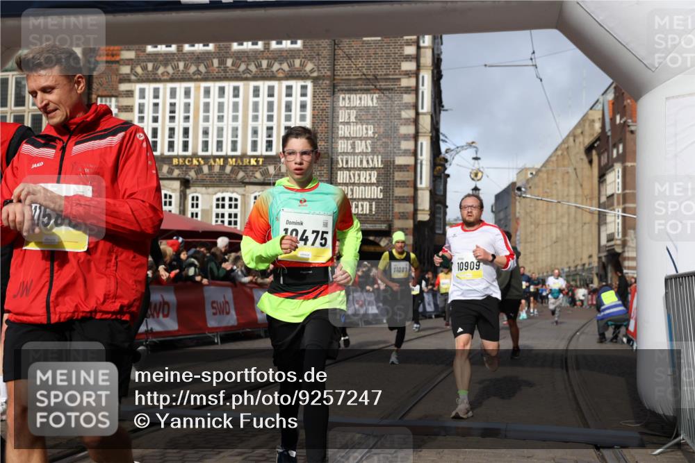 05.10.2025 - 20. swb-Marathon Bremen Yannick Fuchs http://msf.ph/oto/9257247 05.10.2025 10:55:47 Ziel 7165, 9195, 9197, 9492, 9720, 10088, 10107, 10195, 10262, 10475, 10755, 10757, 10909, 11081, 11586, 11588 meine-sportfotos.de