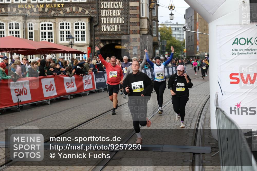 05.10.2025 - 20. swb-Marathon Bremen Yannick Fuchs http://msf.ph/oto/9257250 05.10.2025 11:16:19 Ziel 7109, 9640, 9679, 10220, 10339, 10340, 10564, 10635, 11331, 11378 meine-sportfotos.de