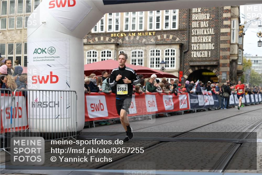 05.10.2025 - 20. swb-Marathon Bremen Yannick Fuchs http://msf.ph/oto/9257255 05.10.2025 10:47:12 Ziel 9413, 9562, 10452, 10509, 10789 meine-sportfotos.de