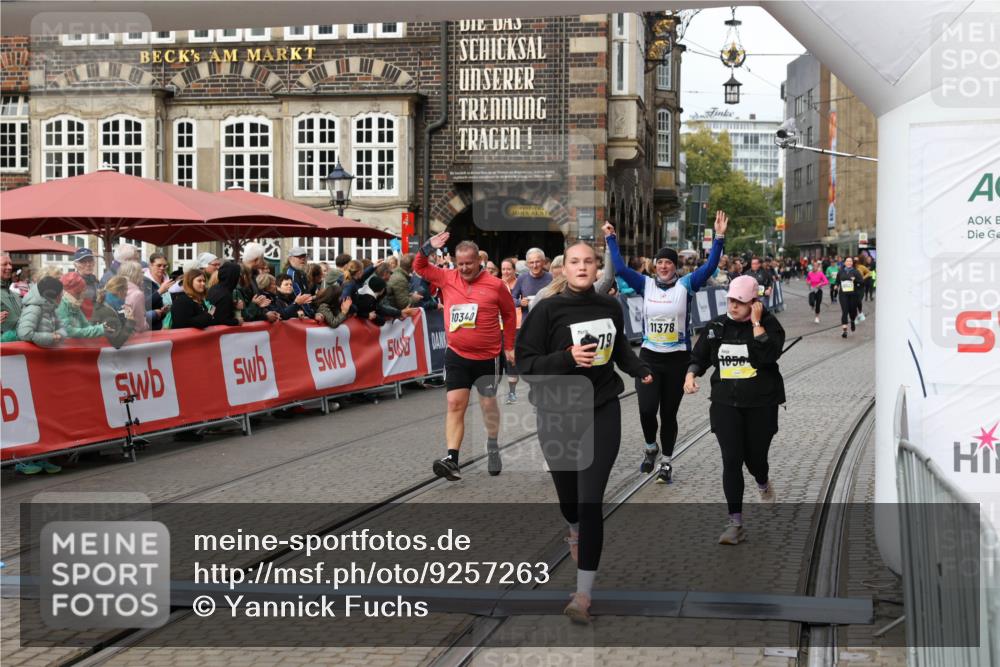 05.10.2025 - 20. swb-Marathon Bremen Yannick Fuchs http://msf.ph/oto/9257263 05.10.2025 11:16:19 Ziel 7109, 9640, 9679, 10220, 10339, 10340, 10564, 10635, 11331, 11378 meine-sportfotos.de