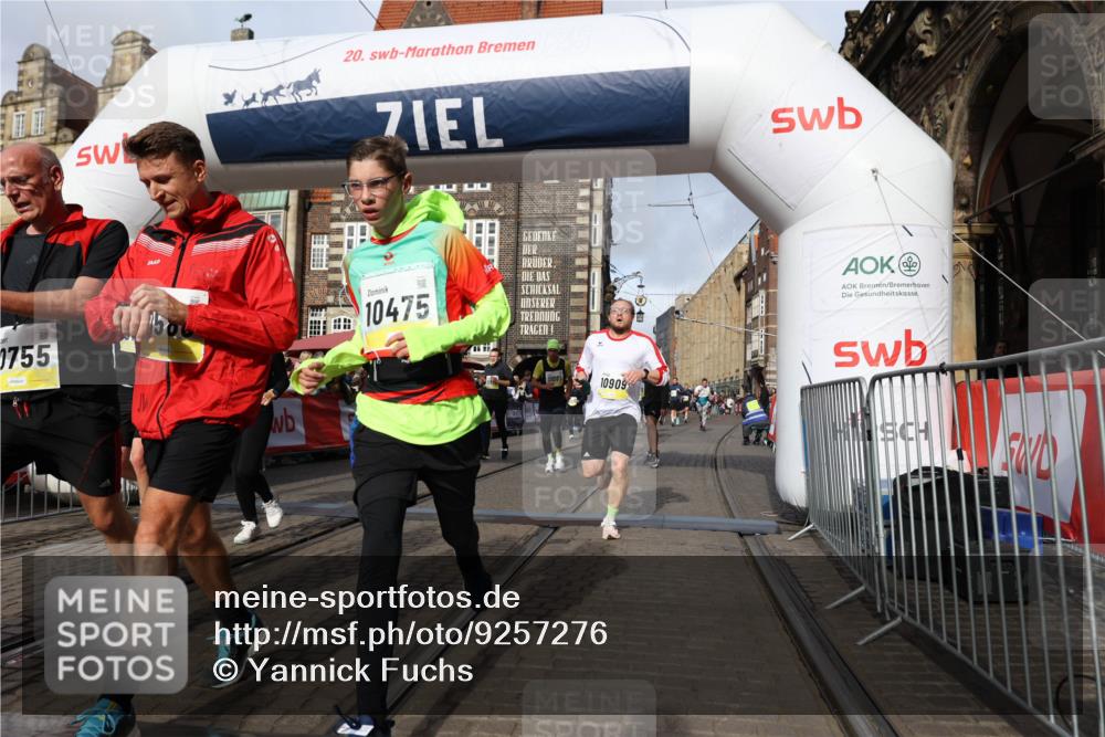 05.10.2025 - 20. swb-Marathon Bremen Yannick Fuchs http://msf.ph/oto/9257276 05.10.2025 10:55:48 Ziel 7165, 9195, 9197, 9492, 9720, 10088, 10107, 10195, 10323, 10475, 10755, 10757, 10909, 11081, 11586, 11588 meine-sportfotos.de