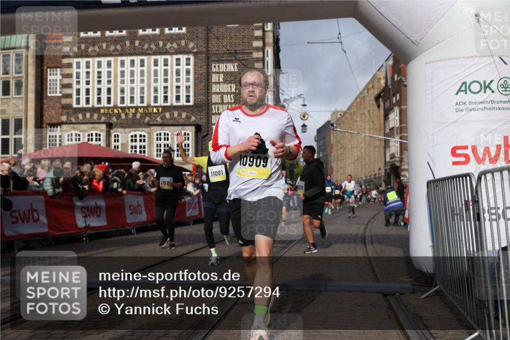 05.10.2025 - 20. swb-Marathon Bremen Yannick Fuchs http://msf.ph/oto/9257294 05.10.2025 10:55:48 Ziel 7165, 9195, 9197, 9492, 9720, 10088, 10107, 10195, 10323, 10475, 10755, 10757, 10909, 11081, 11586, 11588 meine-sportfotos.de