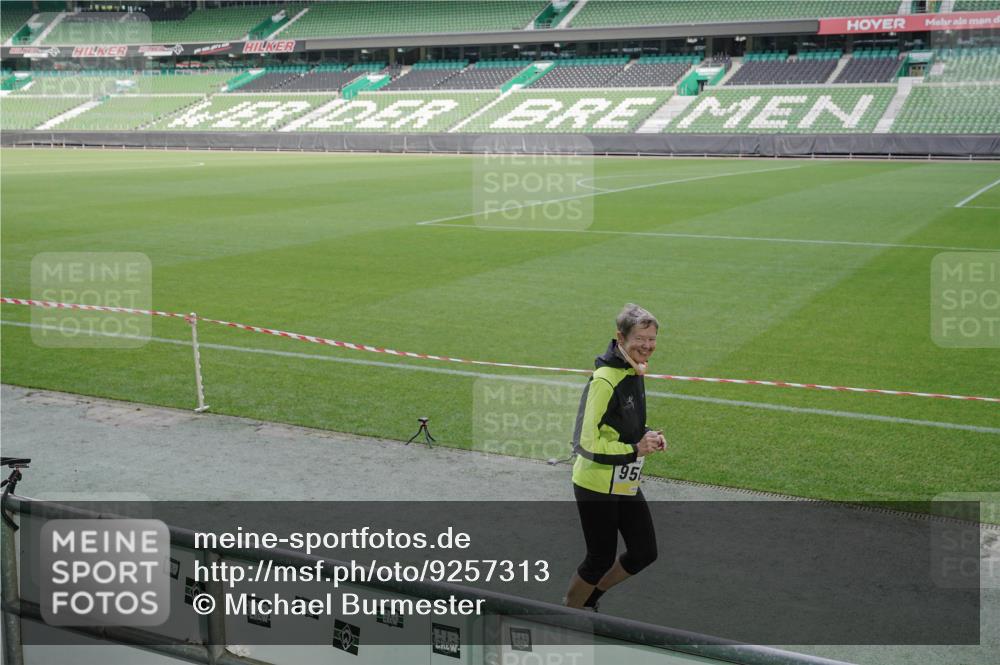 05.10.2025 - 20. swb-Marathon Bremen Michael Burmester http://msf.ph/oto/9257313 05.10.2025 10:44:59 Laufen im Stadion 7007, 7109, 7110, 8476, 8844, 9012, 9242, 9264, 9303, 9342, 9441, 9479, 9567, 9572, 9631, 9667, 9756, 9767, 9768, 9899, 9948, 9970, 10000, 10114, 10115, 10190, 10273, 10282, 10292, 10339, 10340, 10379, 10622, 10647, 10665, 10671, 10752, 10808, 10842, 10846, 10957, 10984, 11060, 11072, 11085, 11117, 11118, 11139, 11252, 11264, 11293, 11367, 11375, 11378, 11385, 11407, 11448, 11544, 11557, 11568, 11635, 8844, 9373, 9374, 9453, 10355, 10364, 11318, 11560 meine-sportfotos.de