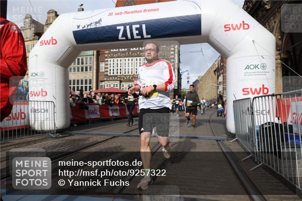 05.10.2025 - 20. swb-Marathon Bremen Yannick Fuchs http://msf.ph/oto/9257322 05.10.2025 10:55:49 Ziel 7165, 9195, 9197, 9492, 9621, 9720, 9882, 10088, 10107, 10195, 10287, 10323, 10475, 10755, 10757, 10800, 10909, 11081, 11586, 11588, 11624 meine-sportfotos.de