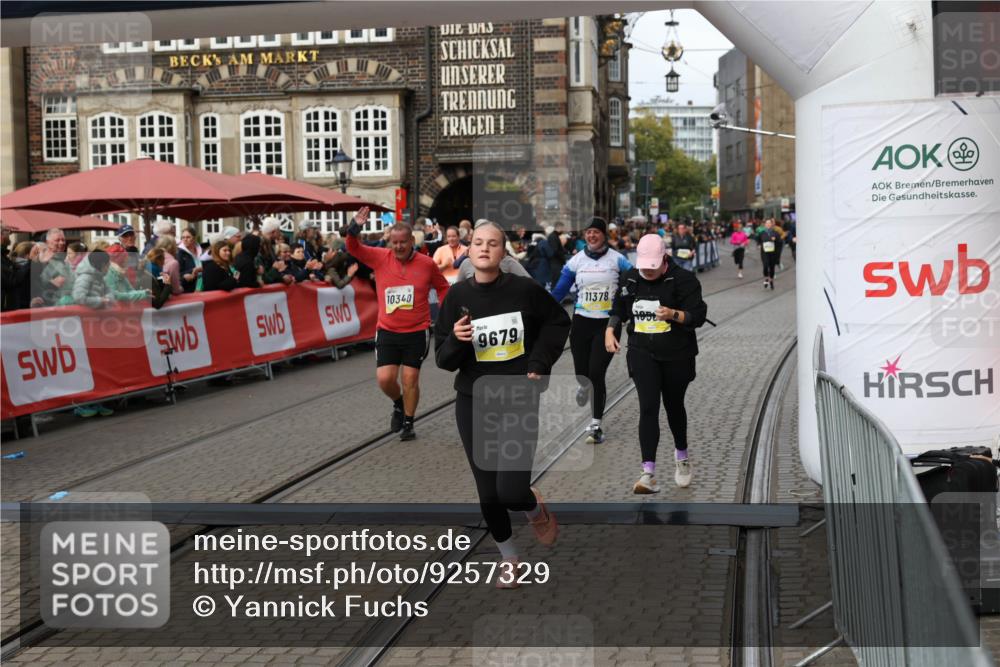 05.10.2025 - 20. swb-Marathon Bremen Yannick Fuchs http://msf.ph/oto/9257329 05.10.2025 11:16:20 Ziel 7109, 9640, 9679, 10220, 10339, 10340, 10564, 10635, 11247, 11331, 11378 meine-sportfotos.de
