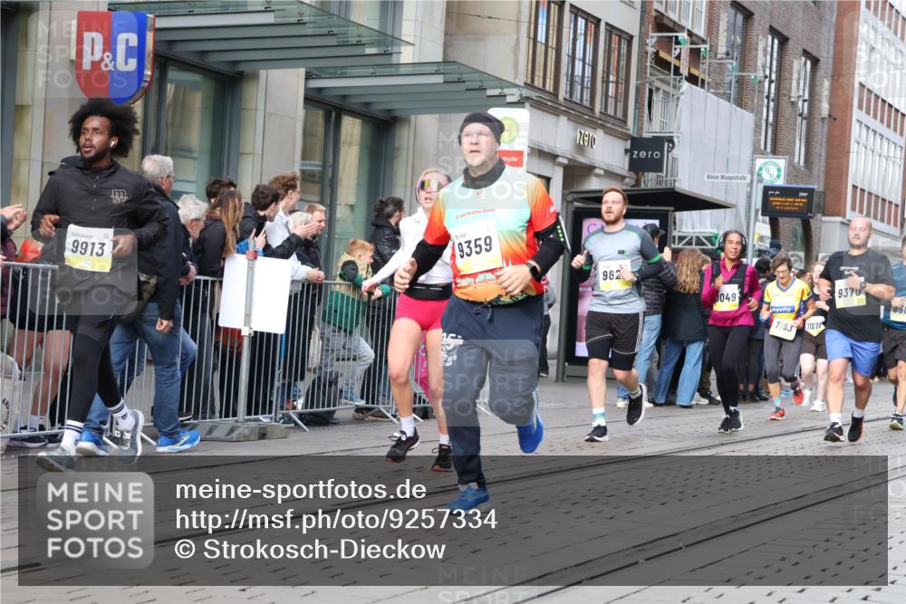 05.10.2025 - 20. swb-Marathon Bremen Strokosch-Dieckow http://msf.ph/oto/9257334 05.10.2025 10:58:20 Ziel 7163, 8585, 9346, 9359, 9370, 9430, 9433, 9472, 9529, 9540, 9622, 9714, 9766, 9820, 9913, 10049, 10055, 10261, 10263, 10285, 10408, 10513, 10527, 10560, 10561, 10591, 10679, 10871, 10936, 10988, 11078, 11290, 11291, 11483, 11651, 11700, 7163, 8585, 9346, 9359, 9370, 9430, 9433, 9472, 9529, 9540, 9622, 9714, 9766, 9820, 9913, 10049, 10055, 10261, 10263, 10285, 10408, 10513, 10527, 10560, 10561, 10591, 10679, 11290, 11483, 11651 meine-sportfotos.de