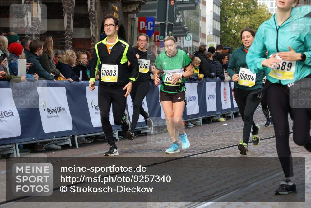 05.10.2025 - 20. swb-Marathon Bremen Strokosch-Dieckow http://msf.ph/oto/9257340 05.10.2025 11:03:43 Ziel 9315, 10238, 10297, 10478, 10603, 10604, 10711, 10713, 11039, 11306, 11589 meine-sportfotos.de