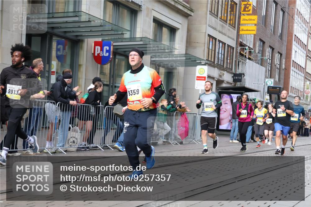 05.10.2025 - 20. swb-Marathon Bremen Strokosch-Dieckow http://msf.ph/oto/9257357 05.10.2025 10:58:20 Ziel 7163, 8585, 9346, 9359, 9370, 9430, 9433, 9472, 9529, 9540, 9622, 9714, 9766, 9820, 9913, 10049, 10055, 10261, 10263, 10285, 10408, 10513, 10527, 10560, 10561, 10591, 10679, 10871, 10936, 10988, 11078, 11290, 11291, 11483, 11651, 11700, 7163, 8585, 9346, 9359, 9370, 9430, 9433, 9472, 9529, 9540, 9622, 9714, 9766, 9820, 9913, 10049, 10055, 10261, 10263, 10285, 10408, 10513, 10527, 10560, 10561, 10591, 10679, 11290, 11483, 11651 meine-sportfotos.de