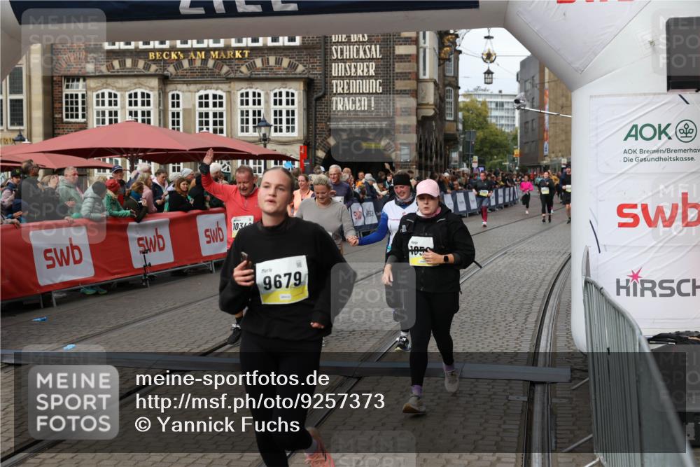 05.10.2025 - 20. swb-Marathon Bremen Yannick Fuchs http://msf.ph/oto/9257373 05.10.2025 11:16:20 Ziel 7109, 9640, 9679, 10220, 10339, 10340, 10564, 10635, 11247, 11331, 11378 meine-sportfotos.de