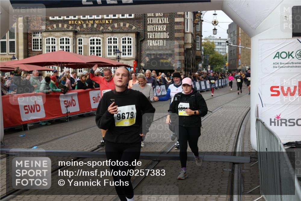 05.10.2025 - 20. swb-Marathon Bremen Yannick Fuchs http://msf.ph/oto/9257383 05.10.2025 11:16:21 Ziel 7109, 7110, 9640, 9679, 10220, 10339, 10340, 10564, 10635, 11247, 11331, 11378 meine-sportfotos.de