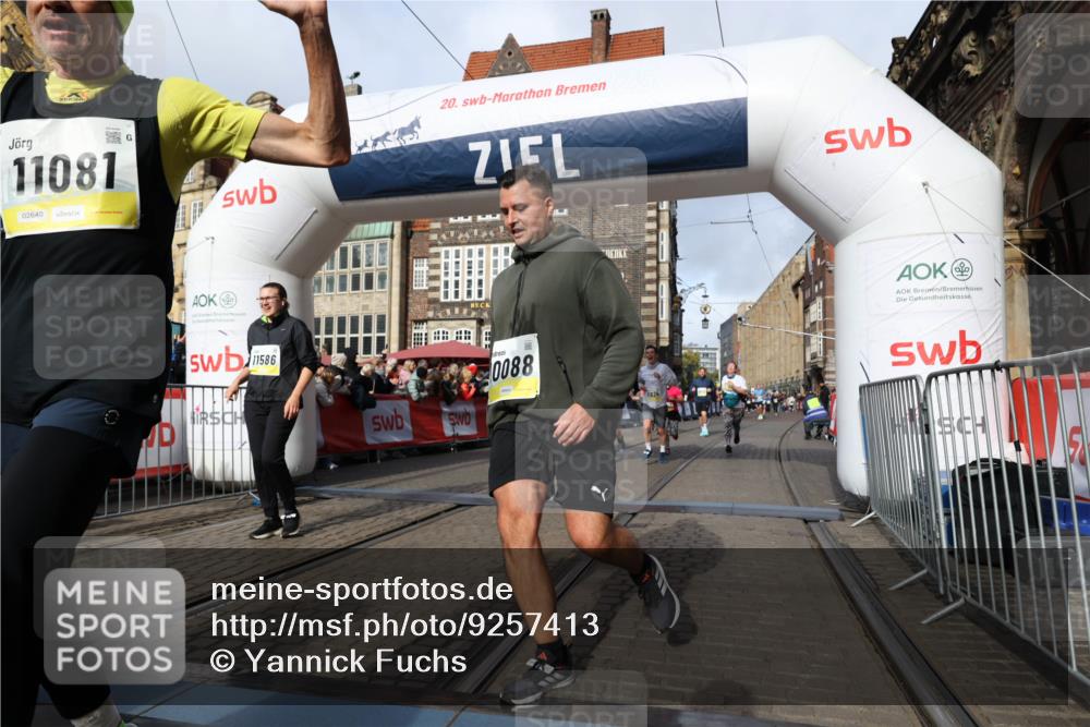 05.10.2025 - 20. swb-Marathon Bremen Yannick Fuchs http://msf.ph/oto/9257413 05.10.2025 10:55:51 Ziel 7165, 9195, 9197, 9621, 9882, 10088, 10287, 10323, 10475, 10653, 10755, 10800, 10909, 11081, 11249, 11586, 11588, 11624 meine-sportfotos.de