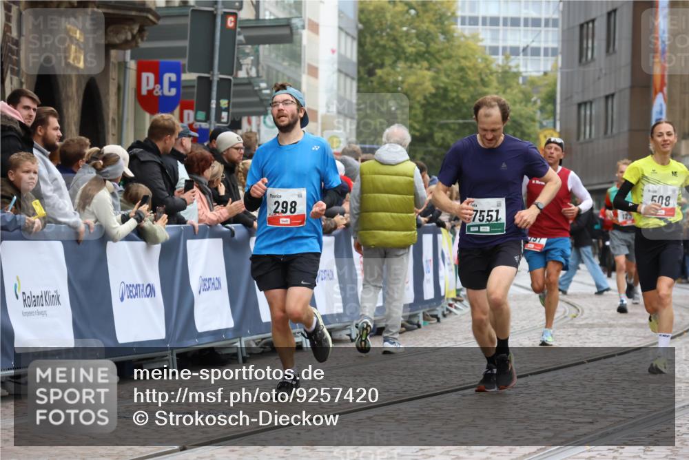 05.10.2025 - 20. swb-Marathon Bremen Strokosch-Dieckow http://msf.ph/oto/9257420 05.10.2025 12:54:57 Ziel 298, 508, 2151, 4807, 7551, 8849 meine-sportfotos.de