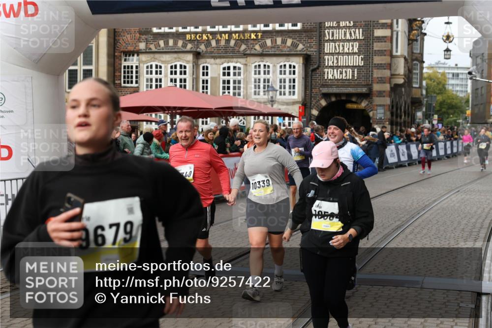 05.10.2025 - 20. swb-Marathon Bremen Yannick Fuchs http://msf.ph/oto/9257422 05.10.2025 11:16:21 Ziel 7109, 7110, 9640, 9679, 10220, 10339, 10340, 10564, 10635, 11247, 11331, 11378 meine-sportfotos.de